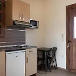 شقة Asimenis
